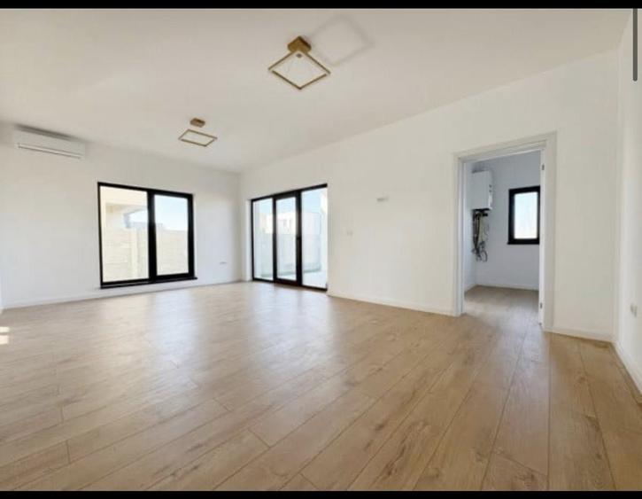 Duplex cu 5 camere cu Canalizare în Chișoda