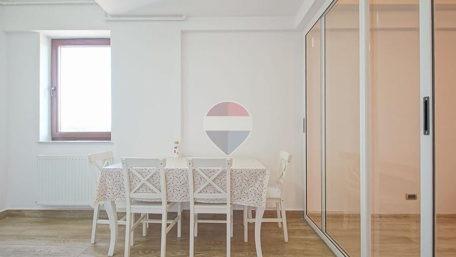 Apartament cu 2 camere decomandat, mobilat în Tractorul