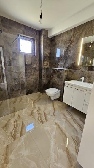 Casă individuală cu 5 camere cu Canalizare în Malu Mare