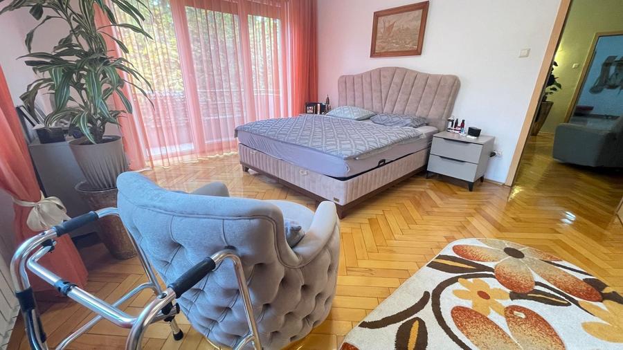Apartament cu 2 camere semidecomandat, mobilat în Medicină