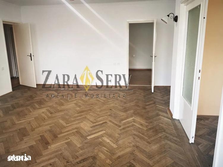 Apartament cu 4 camere decomandat în Democrației