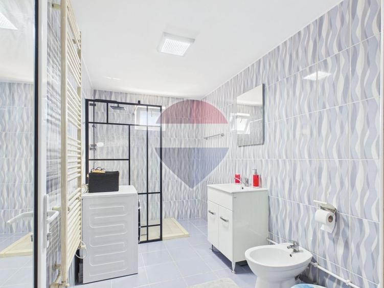 Casă individuală cu 8 camere cu Teren 2220 Mp în Dârza