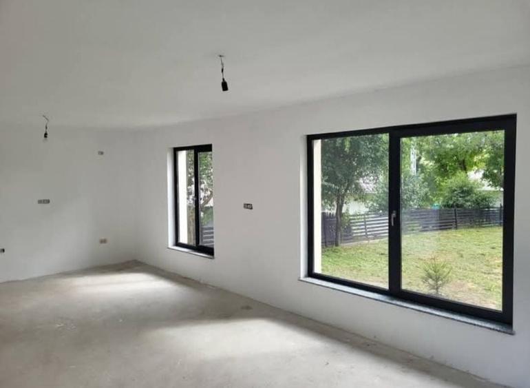 Casă cu 4 camere în Ciprian Porumbescu