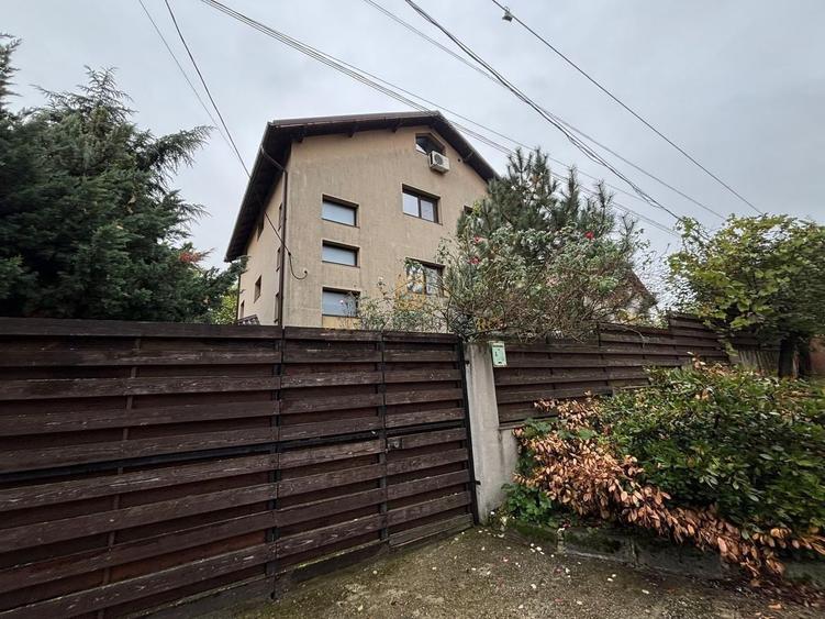 Apartament cu 3 camere decomandat, mobilat în Berceni