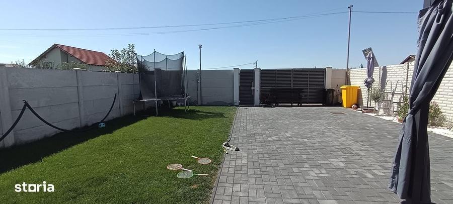 Casă cu 4 camere în Șimnicu de Sus
