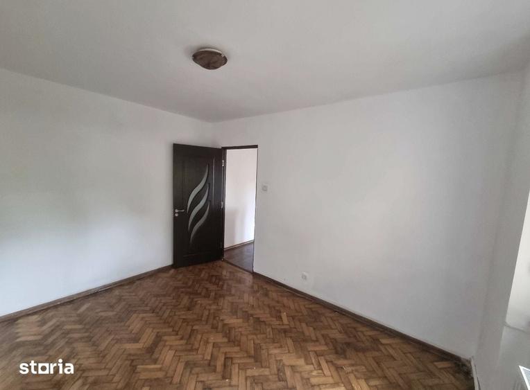 Apartament cu 2 camere decomandat în Botizului
