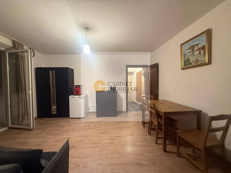 Apartament cu 2 camere semidecomandat, mobilat în Universitate