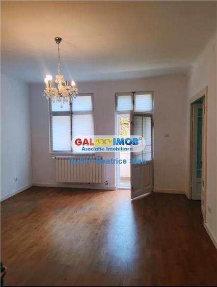 Casă cu 8 camere cu Teren 200 Mp în Cotroceni