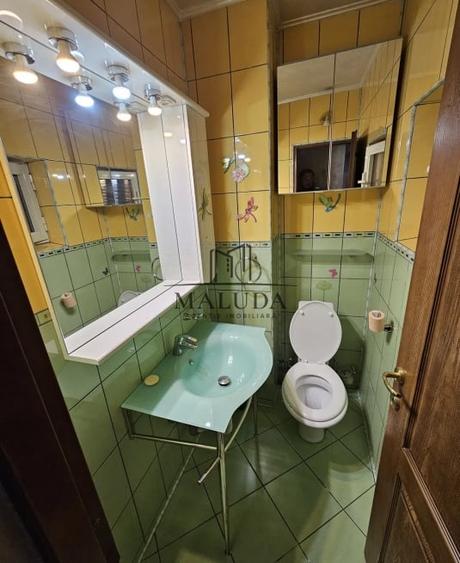 Apartament cu 3 camere decomandat în Calea București