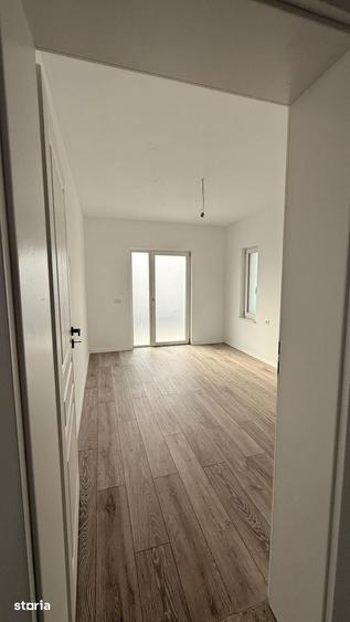 Casă cu 4 camere semidecomandat cu Teren 400 Mp în Miroslava