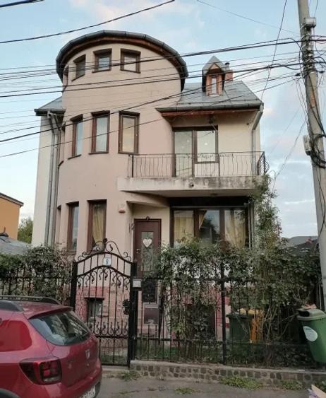 Casă individuală cu 6 camere cu Canalizare în Herăstrău