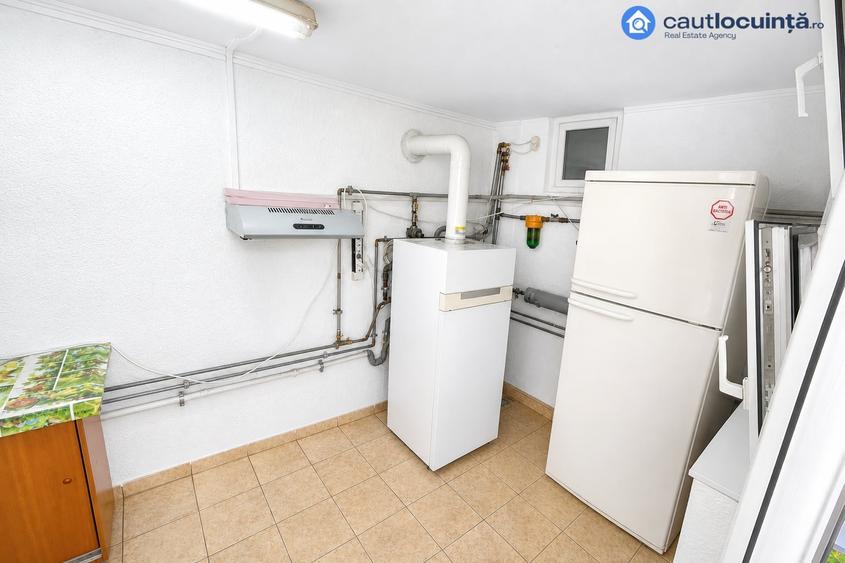 Casă individuală cu 7 camere cu Canalizare în Rahova