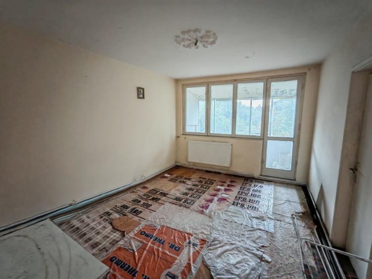 Apartament cu 3 camere decomandat în Țiglina 1