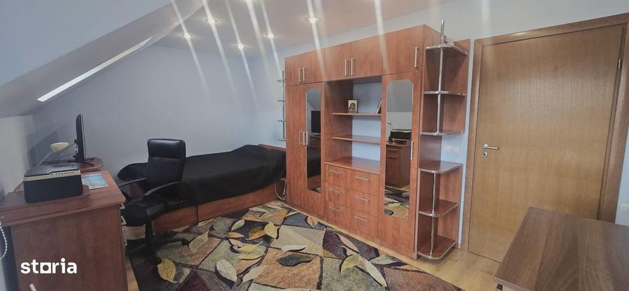 Casă cu 4 camere în Central