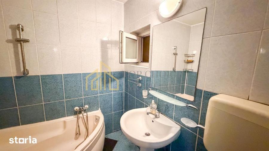 Apartament cu 3 camere decomandat în Tei