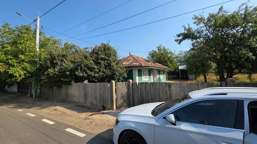 Casă individuală cu 2 camere cu Teren 1200 Mp în Perieni