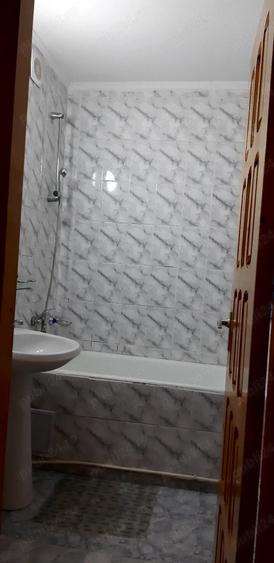 Apartament cu 2 camere semidecomandat în Craiovei