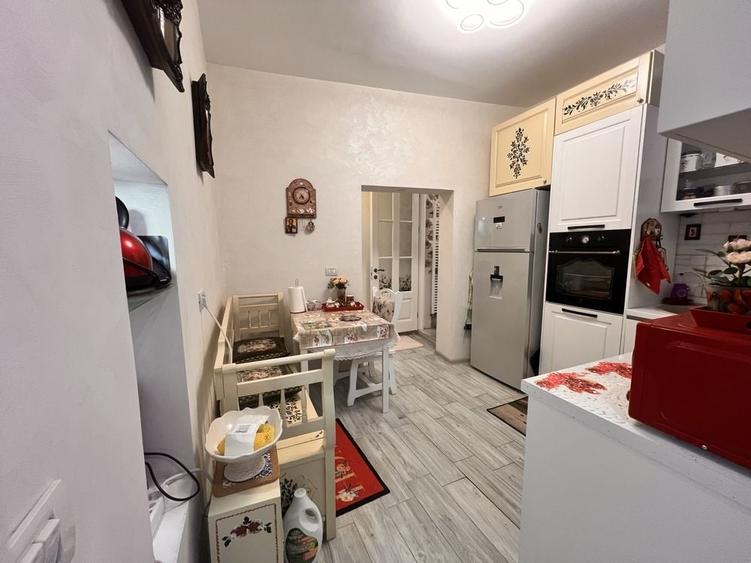 Apartament cu 2 camere decomandat în Universitate