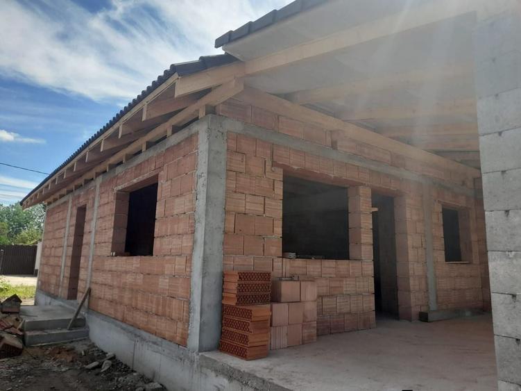 Casă individuală cu 1 camere cu Canalizare în Biharia