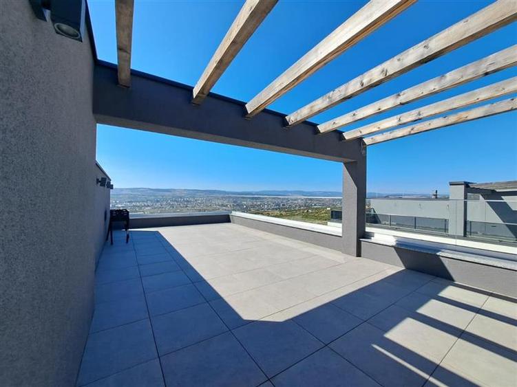 Duplex cu 5 camere cu Canalizare în Iris