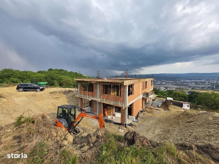 Casă cu 4 camere decomandat cu Teren 340 Mp în Central
