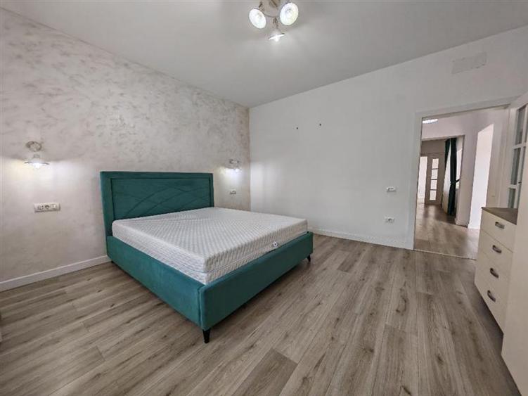 Casă cu 3 camere cu Canalizare în Periferie