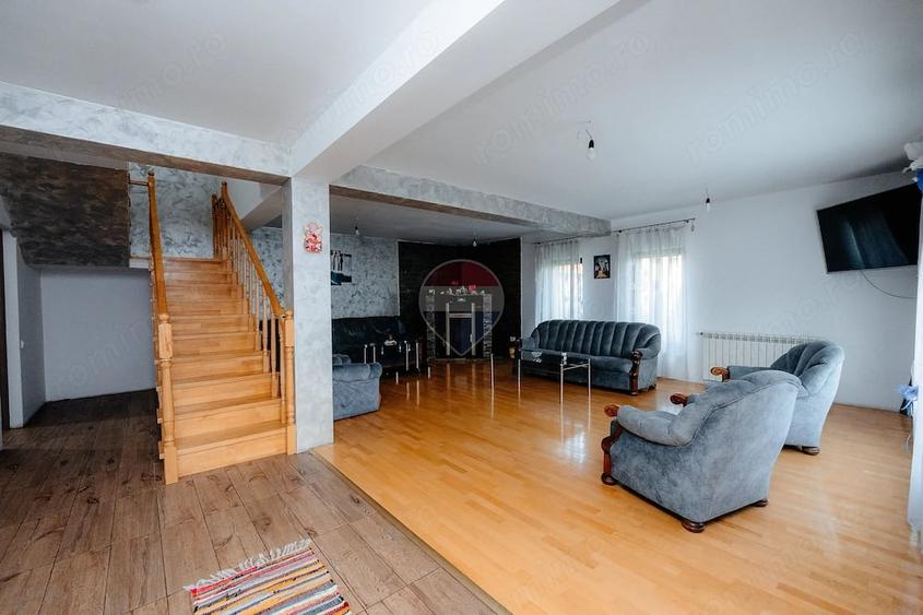 Casă cu 5 camere cu Teren 779 Mp în Piscani