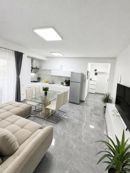 Apartament cu 3 camere decomandat în Lipovei