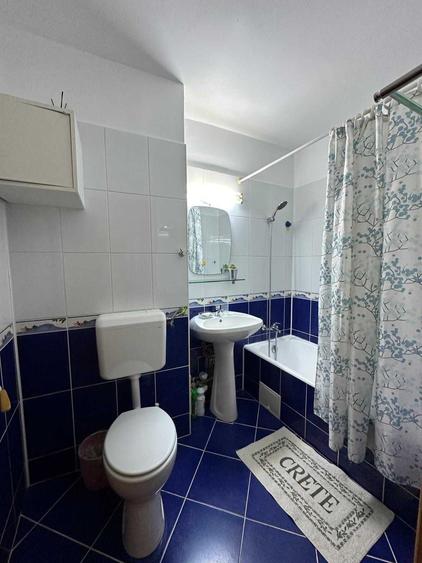 Apartament cu 3 camere semidecomandat în Grivița