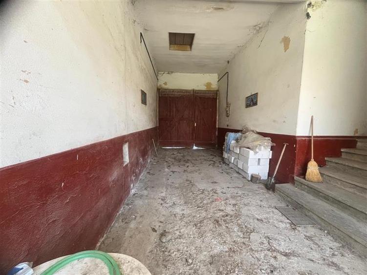 Casă individuală cu 5 camere cu Canalizare în Vălișoara