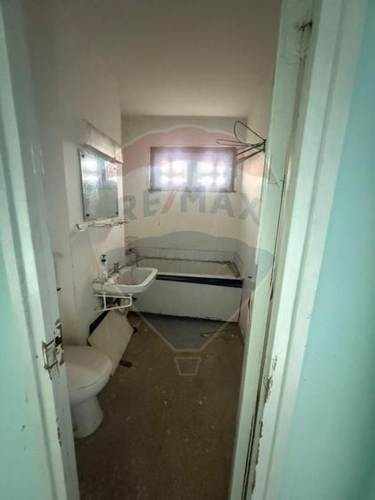 Apartament cu 2 camere semidecomandat în Săsar