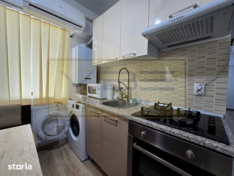 Apartament cu 3 camere semidecomandat în Tătărași