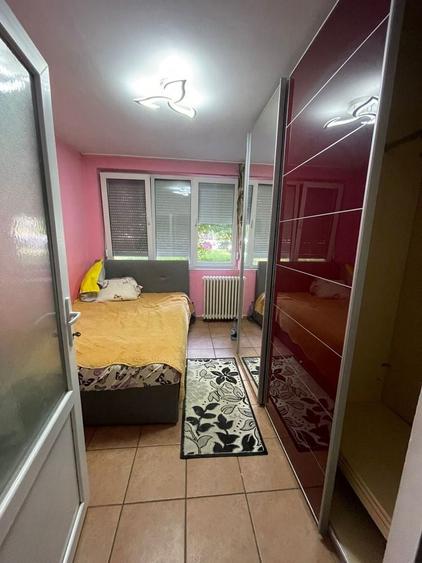 Apartament cu 4 camere semidecomandat în Central