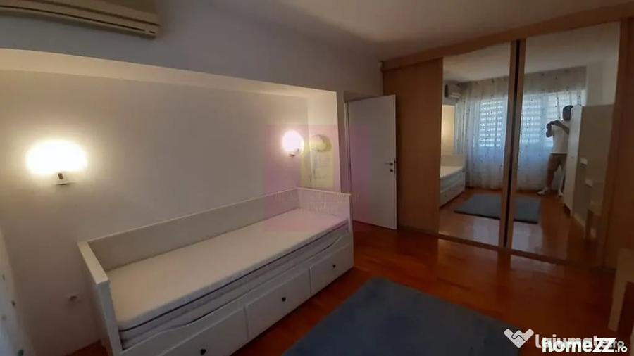 Apartament cu 3 camere semidecomandat în Romană
