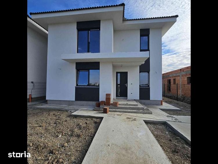 Casă cu 4 camere cu Teren 360 Mp în Sânmartin