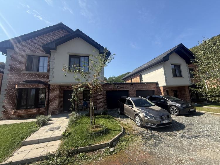 Duplex cu 4 camere cu Canalizare în Florești