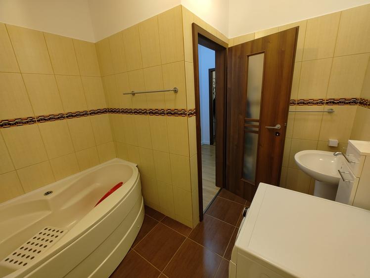 Apartament cu 3 camere decomandat, mobilat în Aviației
