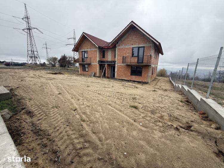Casă cu 4 camere cu Teren 386.5 Mp în Feleacu