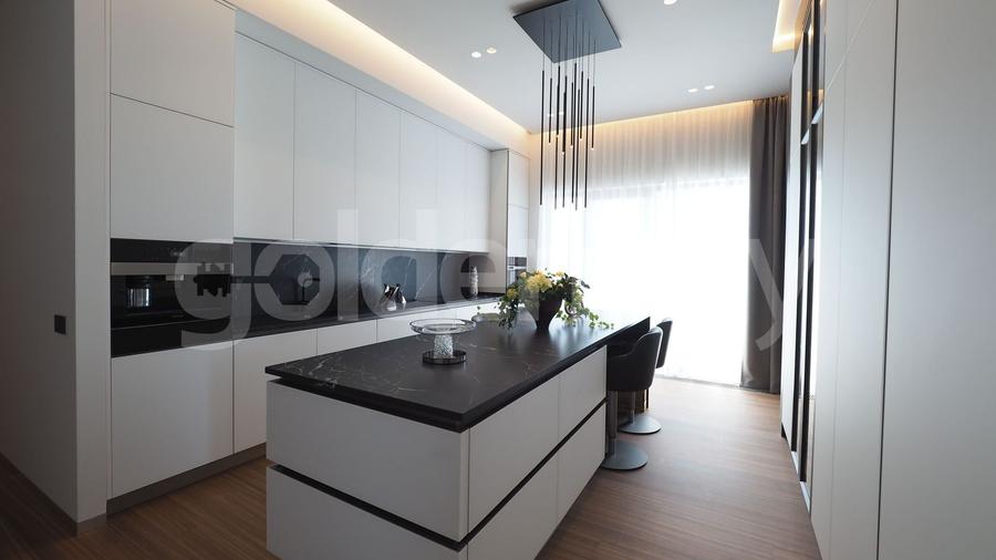 Penthouse cu 5 camere decomandat, mobilat în Băneasa
