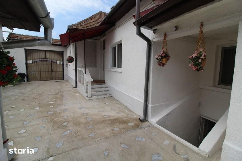 Casă cu 5 camere cu Teren 835 Mp în Central