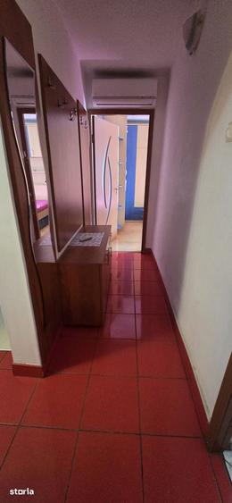 Apartament cu 3 camere decomandat în Micro 6