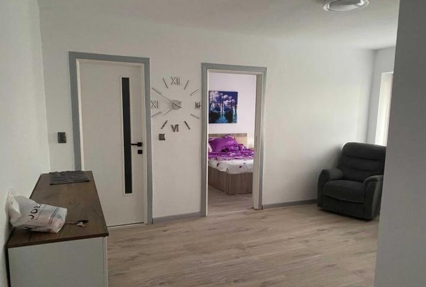 Apartament cu 2 camere semidecomandat, mobilat în P-ța Ovidiu