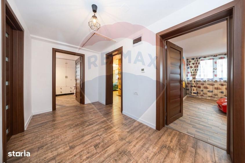 Casă cu 5 camere cu Teren 500 Mp în Sânpetru