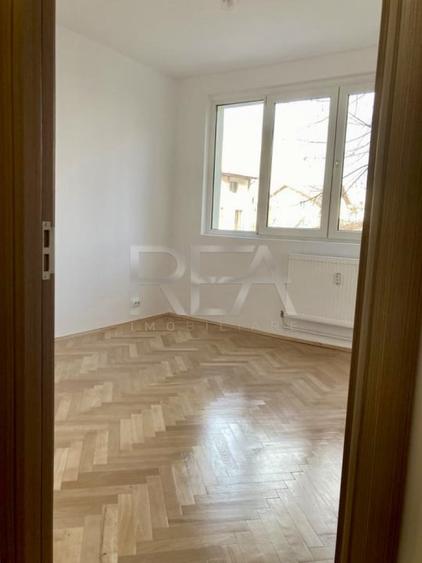 Apartament cu 2 camere semidecomandat în 1 Mai