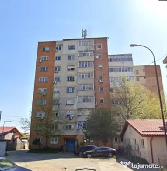 Apartament cu 3 camere decomandat în Exterior Vest