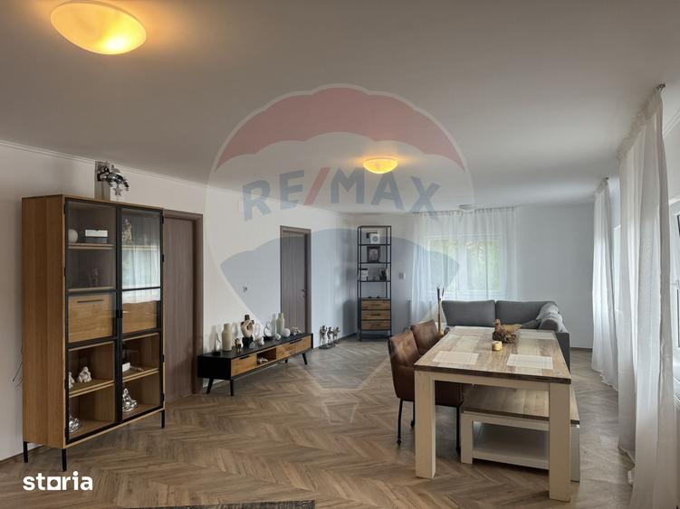 Casă cu 6 camere cu Teren 2800 Mp în Livada