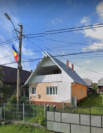 Casă cu 3 camere cu Teren 20000 Mp în Groși