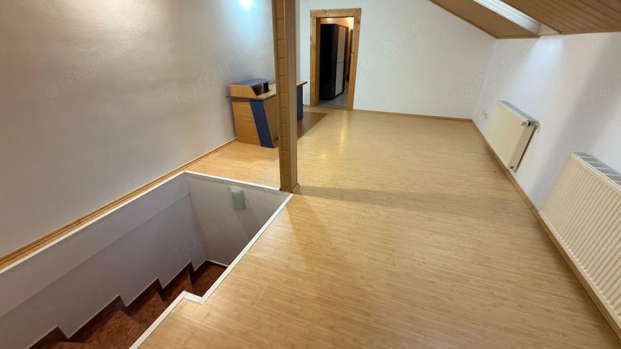 Casă cu 7 camere cu Teren 200 Mp în Calea Dumbrăvii