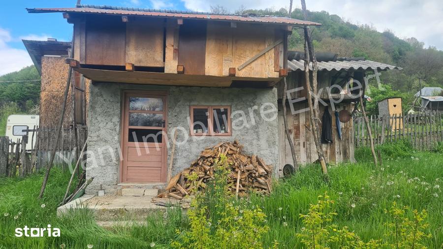 Casă cu 2 camere cu Teren 685 Mp în Mălureni