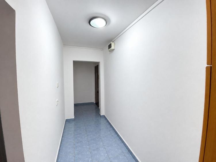 Apartament cu 3 camere semidecomandat, mobilat în Kiriac